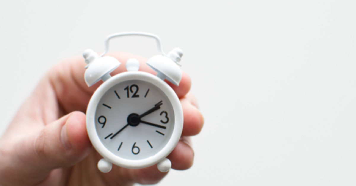 How long did government give companies to submit bids in 2018?